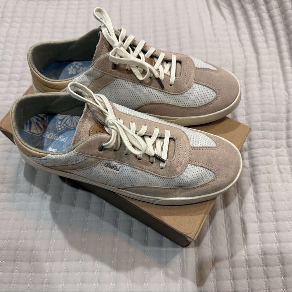 OluKai Kīlea Sneakers Tan Women’s 11 Like New Walking Shoes with Box